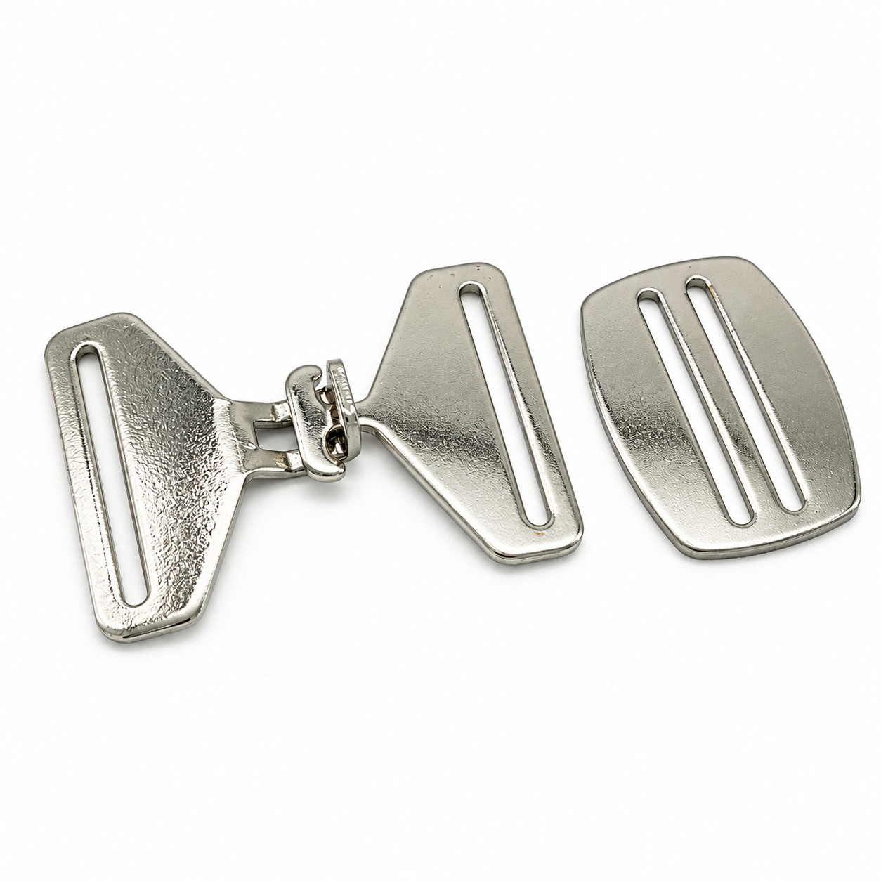 Silver horse rug front closure set with swivel clasp and plate